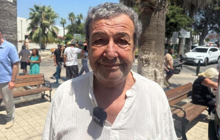 Doğum gününde hayatını kaybeden usta sanatçı Selçuk Alagöz cenazesi alkışlarla uğurlandı