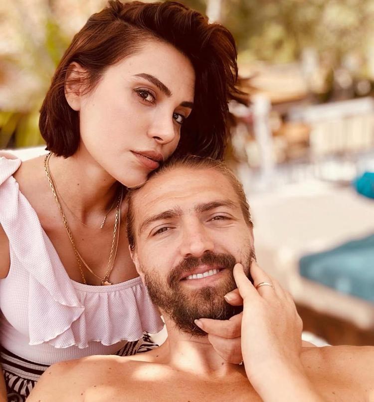 Caner Erkin aşka geldi Bakışına ölürüm be