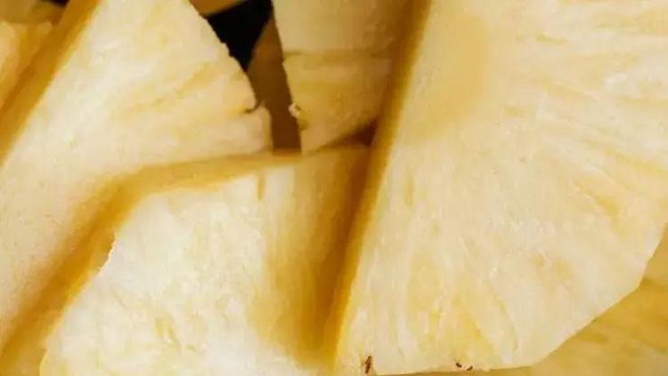 ANANAS SUYU VE YAĞ YAKIMI: BİR DOĞAL ZAYIFLAMA YARDIMCISI