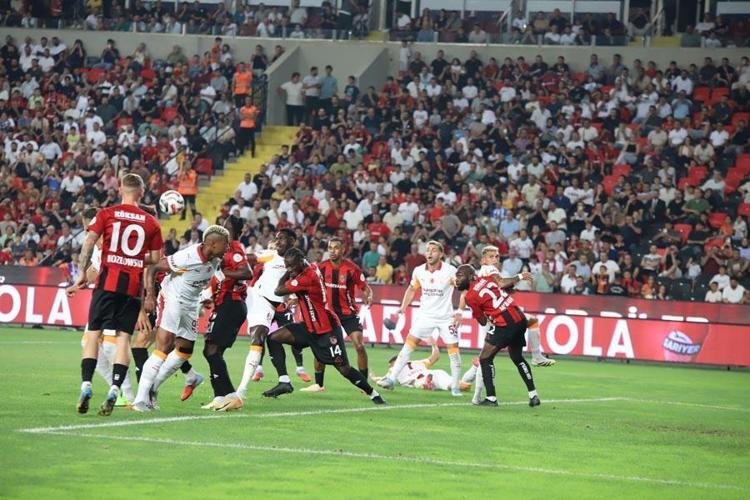 Gaziantep FK Galatasaray maçında 3 puan 3 golle geldi Aslan yeni sezona galibiyetle başladı