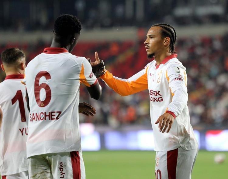 Sane, Galatasaray formasıyla ilk resmi maçta