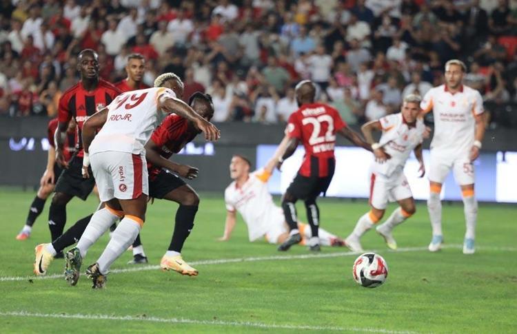 Gaziantep FK Galatasaray maçında 3 puan 3 golle geldi Aslan yeni sezona galibiyetle başladı