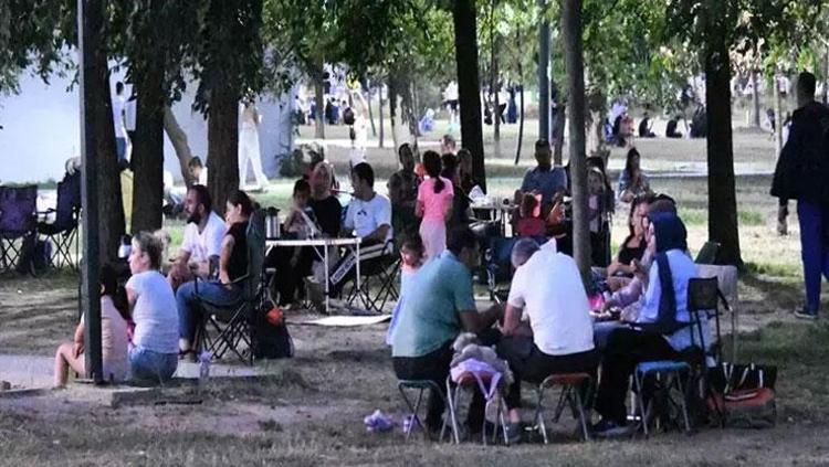 NACİ GÖRÜR: EVLERDEN BİR MÜDDET UZAK DURUN