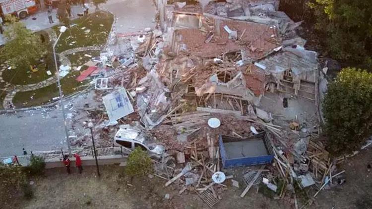 Balıkesir depreminden acı haber 1 kişi öldü, 16 bina yıkıldı