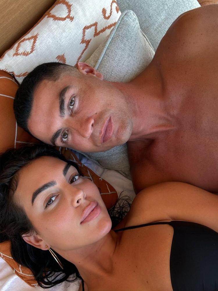 İki çocuğu olan Cristiano Ronaldo ve sevgilisi Georgina Rodriguez nişanlandı