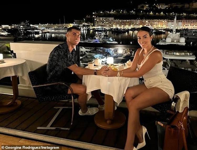 İki çocuğu olan Cristiano Ronaldo ve sevgilisi Georgina Rodriguez nişanlandı