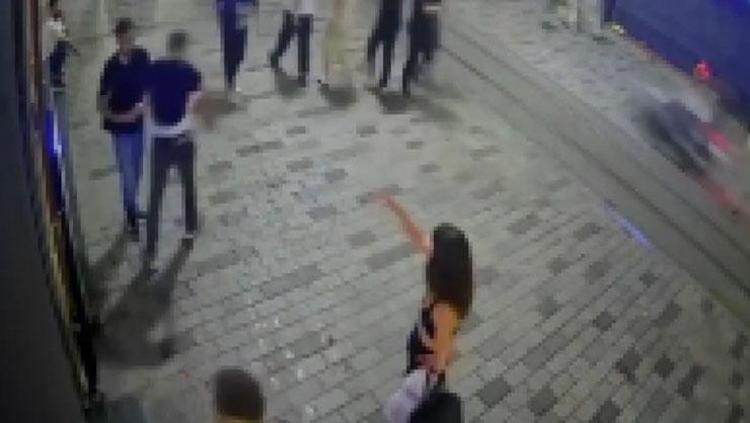 Gece kulübünde dehşet anları Sevgilisini ve kıskandığı kadını bıçakladı