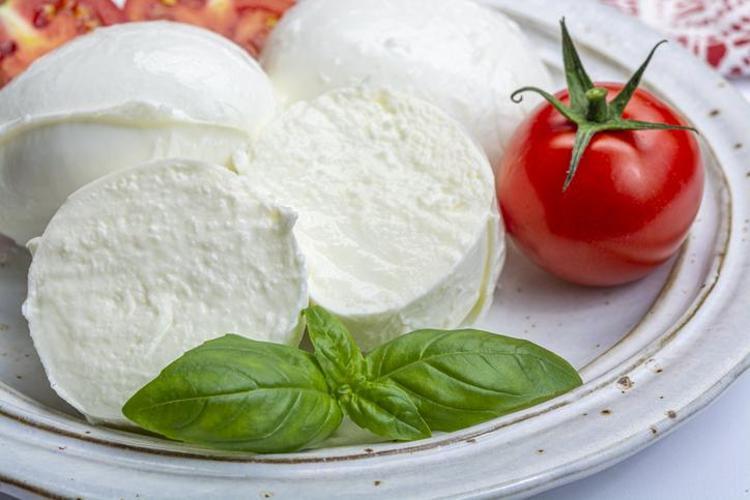 KALSİYUM ZENGİNİ BİR BESİN