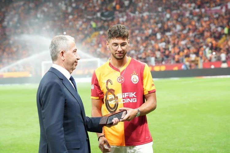 Galatasaray Fatih Karagümrük maçında 3 puan 3 golle geldi Maura Icardi sahalara golle döndü