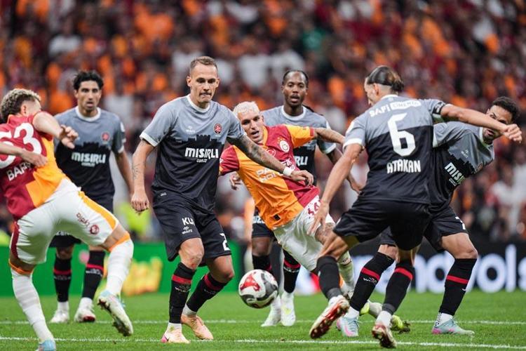 Galatasaray Fatih Karagümrük maçında 3 puan 3 golle geldi Maura Icardi sahalara golle döndü