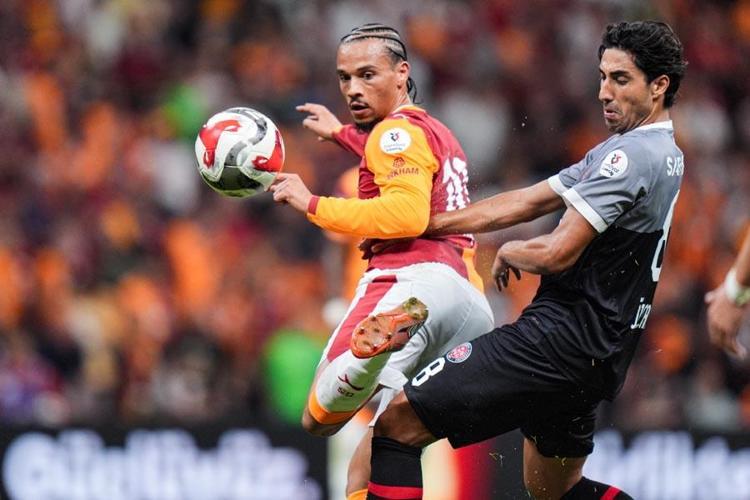 Galatasaray Fatih Karagümrük maçında 3 puan 3 golle geldi Maura Icardi sahalara golle döndü