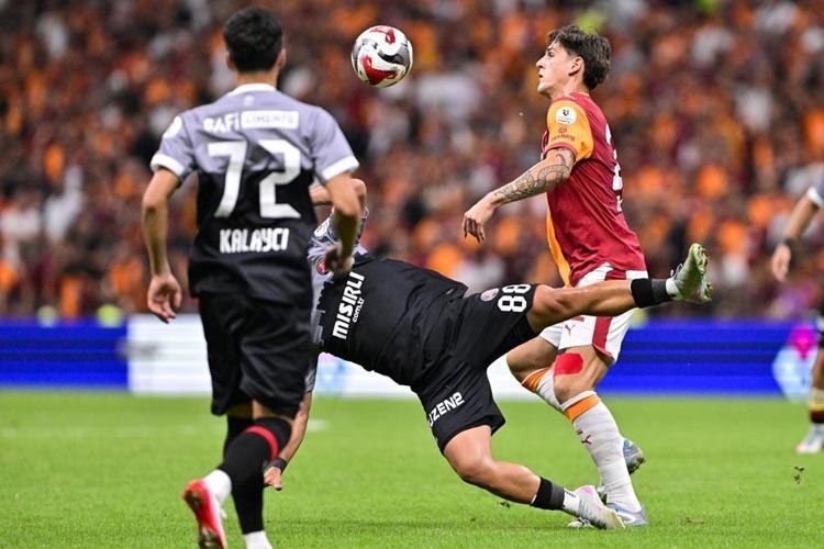 Galatasaray Fatih Karagümrük maçında 3 puan 3 golle geldi Maura Icardi sahalara golle döndü