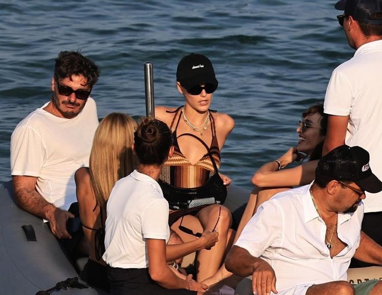 Leonardo DiCaprionın lüks yatında sıkıldığı anlar objektiflere yansıdı