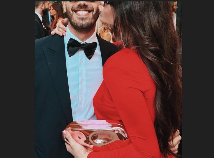 AŞKINI RESMEN DUYURDU