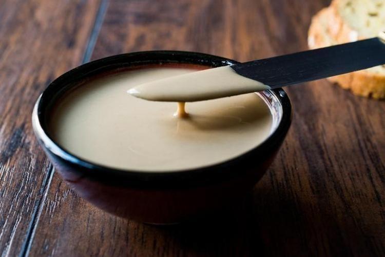 KASLARI GÜÇLENDİRİR VE KRAMPLARI ÖNLER