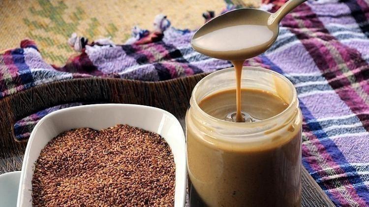 Tahinin içine kaşık kaşık ekleyin Anında kana karışıp şekeri dengeliyor, kemikleri beton gibi sağlamlaştırıyor Kolesterolü damardan resmen kazıyor