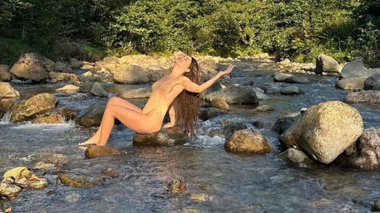 Simge Sağın konser öncesi doğal halleriyle gündemde