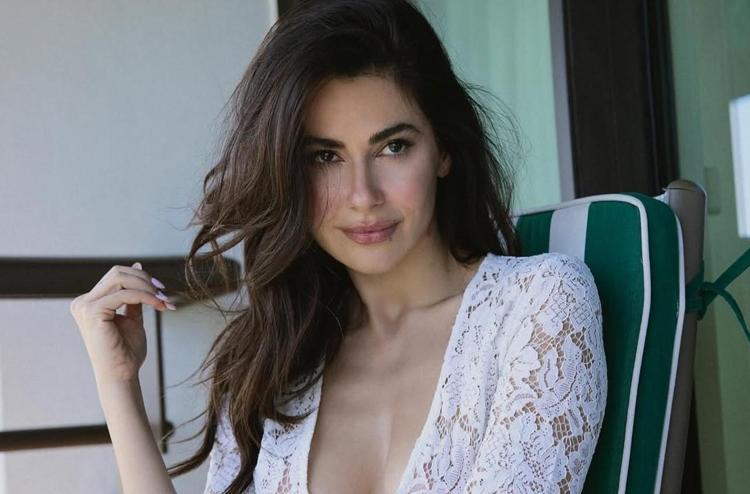 Nesrin Cavadzade erkek arkadaşıyla görüntülendi Soruları cevapsız bıraktı