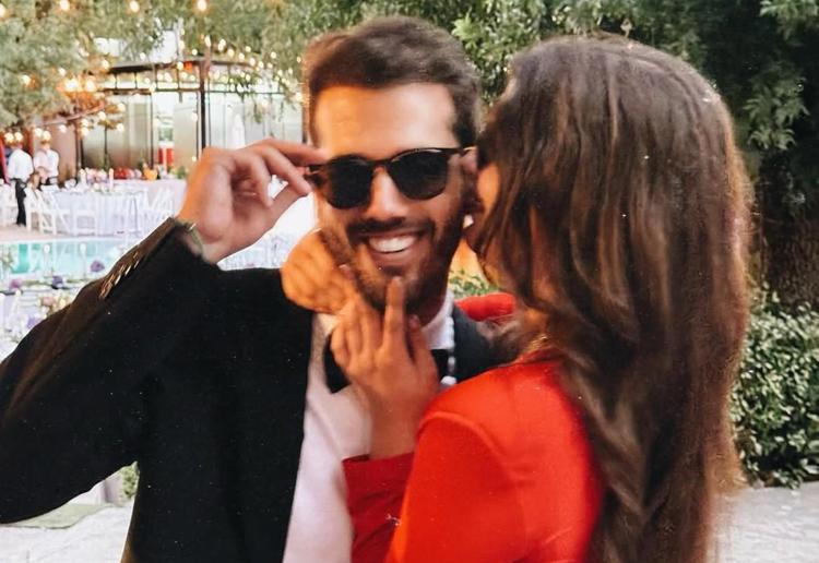 YENİ AŞKA YELKEN AÇTI