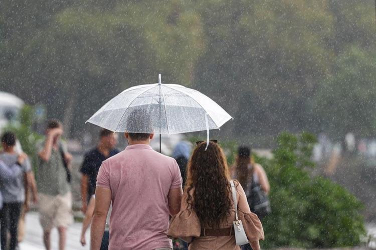 Yağmur, kuvvetli rüzgar ve gök gürültülü sağanak yağışlar geliyor Meteoroloji 3 bölgeyi son hava durumu raporuyla uyardı