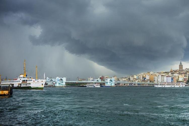 Yağmur, kuvvetli rüzgar ve gök gürültülü sağanak yağışlar geliyor Meteoroloji 3 bölgeyi son hava durumu raporuyla uyardı