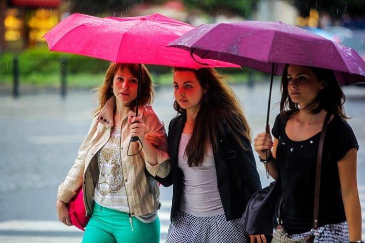 Yağmur, kuvvetli rüzgar ve gök gürültülü sağanak yağışlar geliyor Meteoroloji 3 bölgeyi son hava durumu raporuyla uyardı