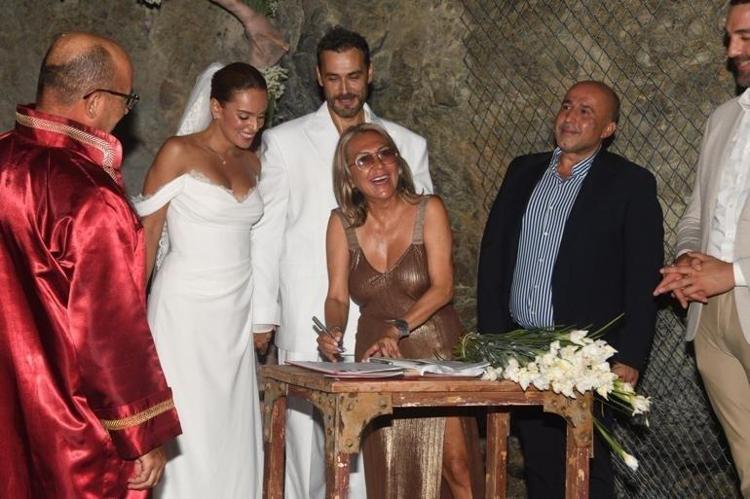 Bestemsu Özdemirin hamilelik iddiaları yanıt buldu Nikah şahidi gerçeği açıkladı