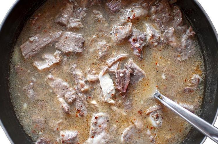 Kaşık kaşık yiyin, doğal antibiyotik Mikropların kökünü kazıyıp kemikleri betona çeviriyor, her lokması kas yaptırıyor Kolajene ve B12ye zirve yaptırıyor