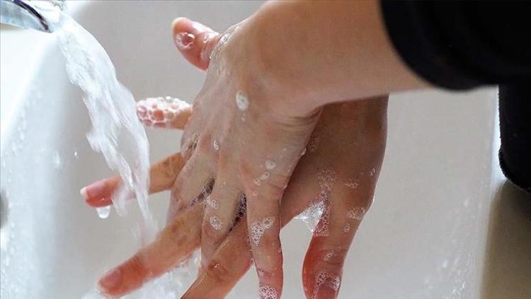 Uzmanı uyardı: Eller, akan bir suda sabun eşliğinde en az 20 saniye yıkanmalıdır