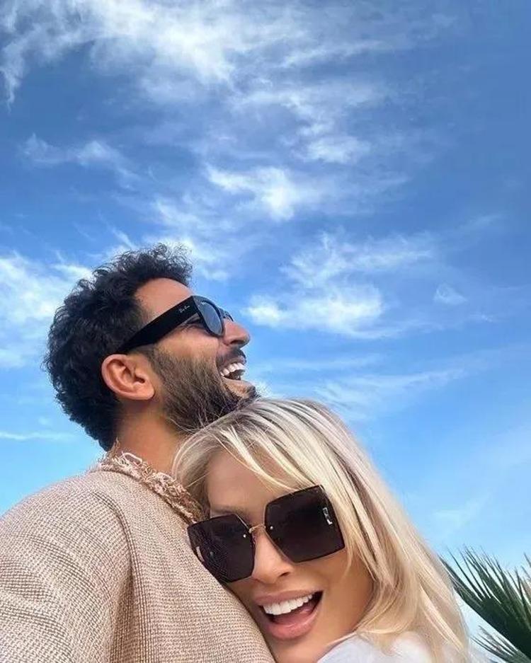 Seda Sayan makyajsız haliyle genç kızlara taş çıkardı