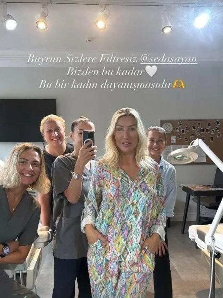 Seda Sayan makyajsız haliyle genç kızlara taş çıkardı