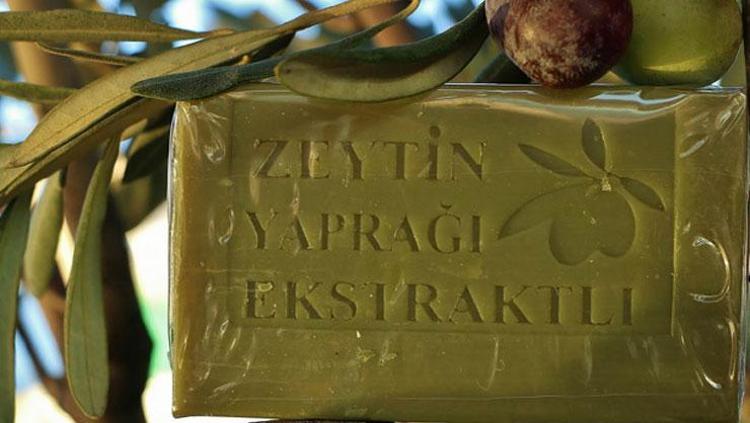 Asırlardır aynı yöntemle üretiliyor Kara kazanlarda saatlerce kaynıyor: Sivilce ve gözenek oluşumunu engelliyor, yaşlanmaya savaş açıyor