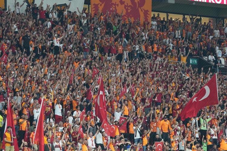 Galatasaray Çaykur Rizespor maçında 3 puan 3 golle geldi Aslan milli araya kayıpsız girdi