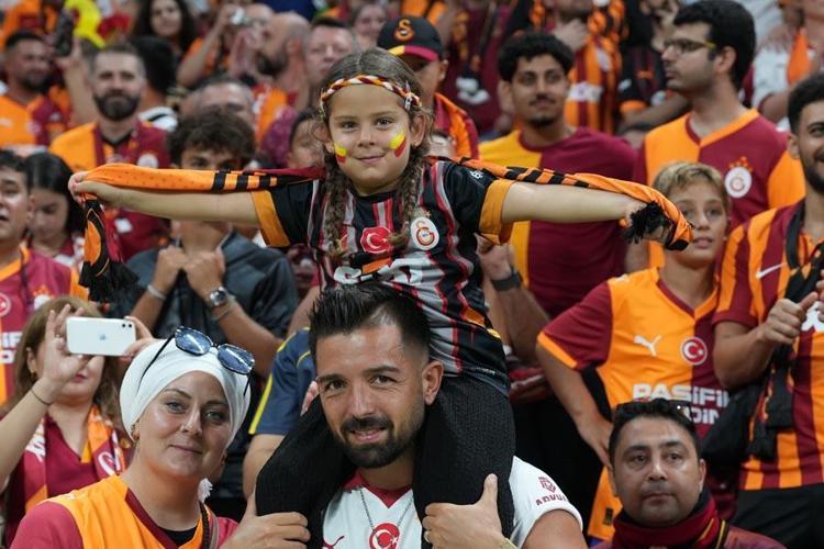 Galatasaray Çaykur Rizespor maçında 3 puan 3 golle geldi Aslan milli araya kayıpsız girdi