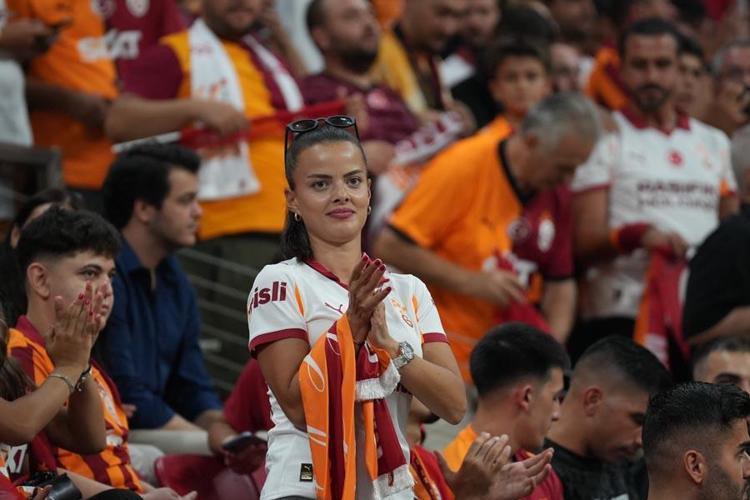 Taraftarlardan Kerem Aktürkoğluna tepki