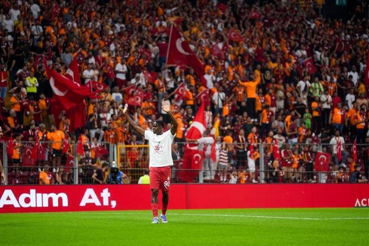 Singo ilk kez kadroda