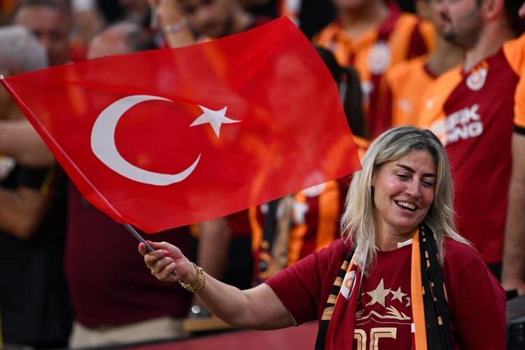 Galatasaray Çaykur Rizespor maçında 3 puan 3 golle geldi Aslan milli araya kayıpsız girdi