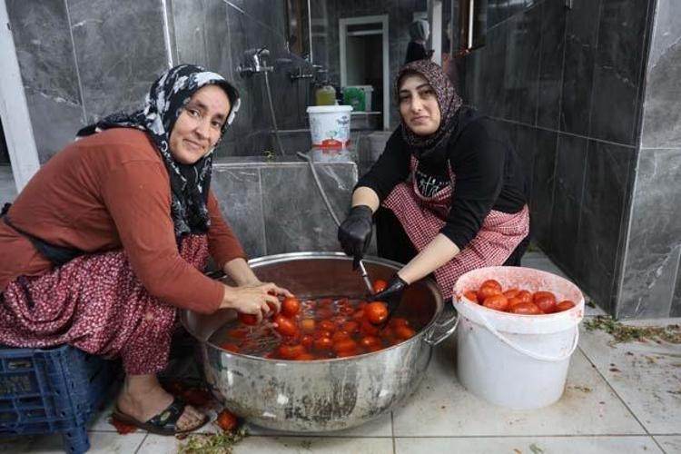 Afetzede kadınlar hazırlıyor, kilosu 350 TL: 3 yıl bozulmadan duran tek besin, damarları anında genişletiyor Demir, kalsiyum ve potasyum zengini