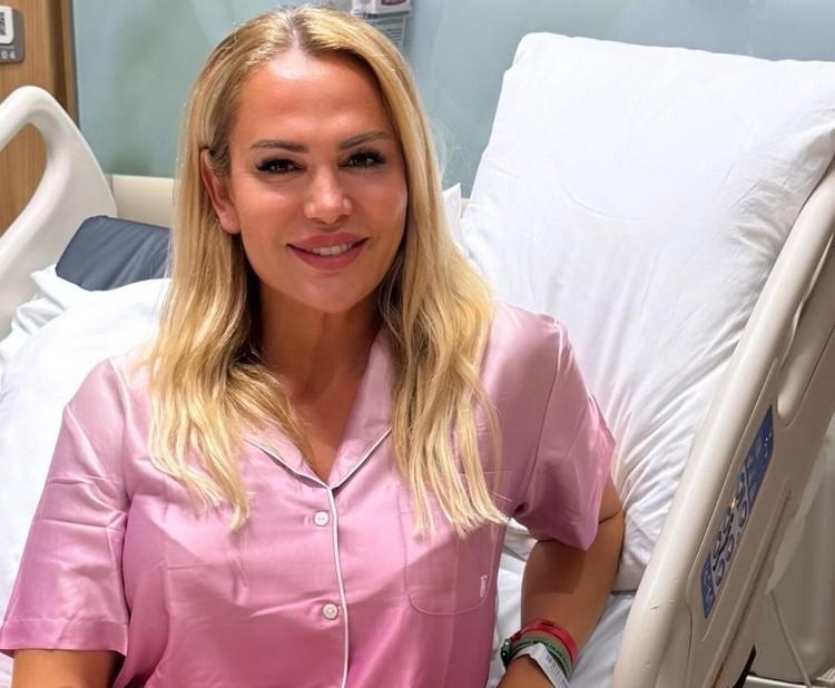 Ameliyat olan Nagihan Karadereye bir zarf dolusu altın geldi Şoklar içersindeyim