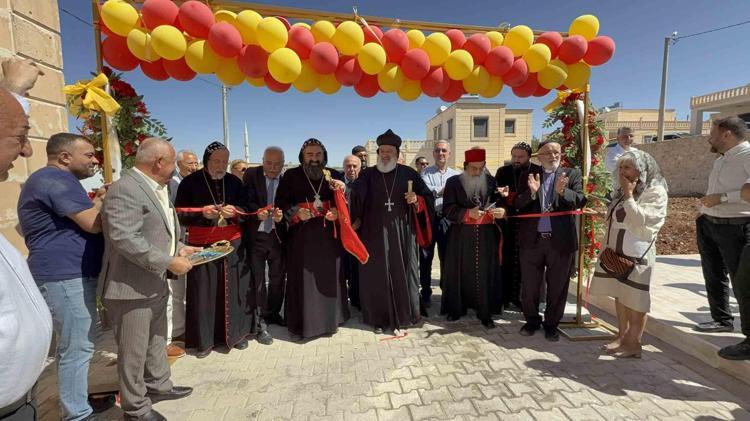 Mutluluğu Avrupada değil köydeki havuzlu villalarında buldular