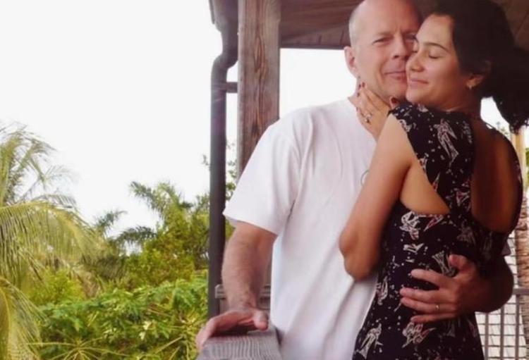 Bruce Willisin eşi Emma Heming Willis tartışmalı karara açıklık getirdi