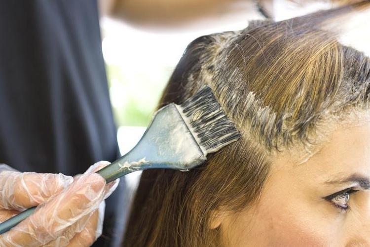 Her ay dip boyası masrafından kurtarıyor Kuaförlerin sır gibi sakladığı yöntem: Boyanın için 1 parça ekleyin