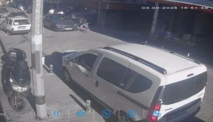 Dehşet anları kamerada Küçük çocuğa önce çarptı sonra darp etti