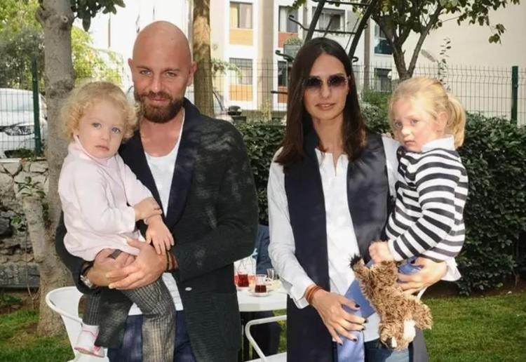 İzzet Özilhanla 14 yıllık evliliğini bitiren Yasemin Ergenenin yeni yuvası Komşuları çok ünlü