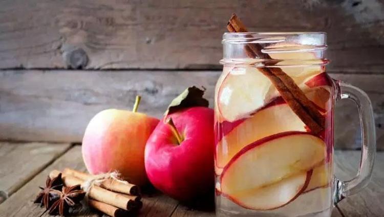 İştahı baskılayıp cayır cayır yağ yaktırıyor Bardak bardak içince vücudu inceltiyor