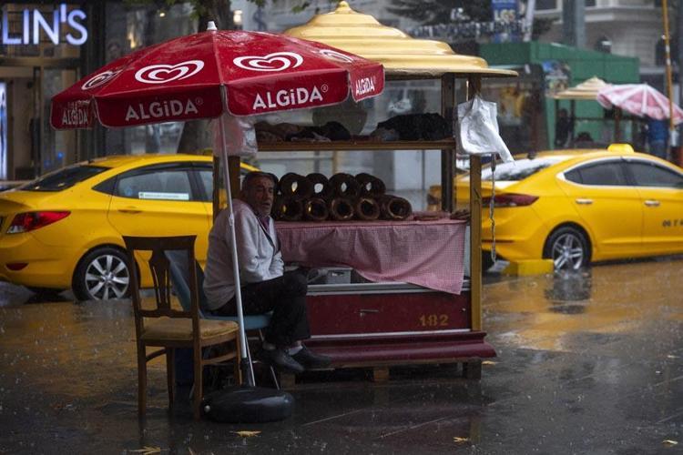 YAĞMUR VAR AMA SICAKLIK HÂLÂ YÜKSEK