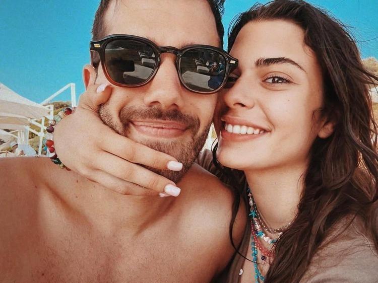 Derin Taludan sevgilisiyle deniz pozu