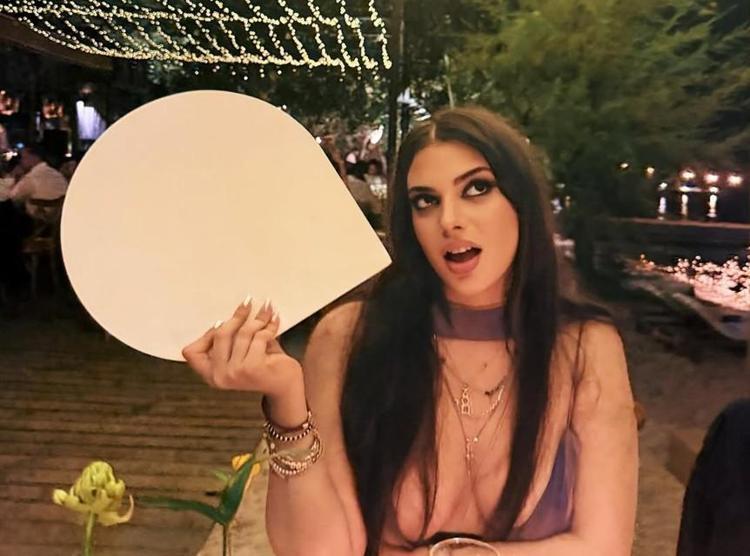 Derin Taludan sevgilisiyle deniz pozu