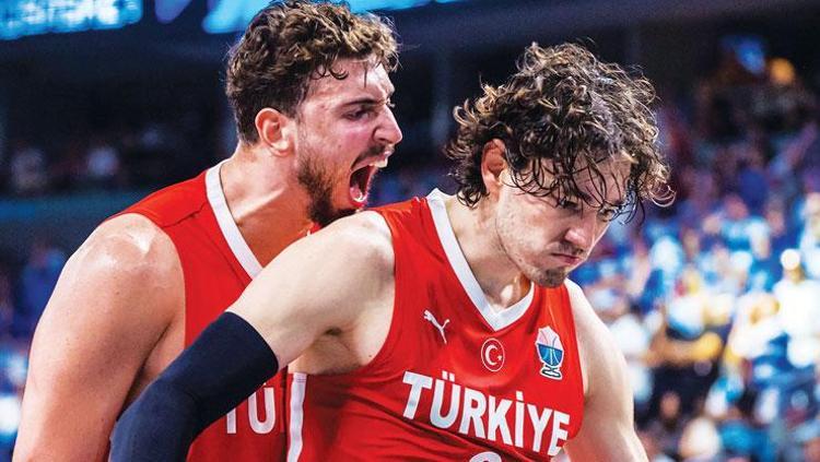 12 Dev Adam 24 yıl sonra tarih yazdı Yunanı da ezdik finaldeyiz