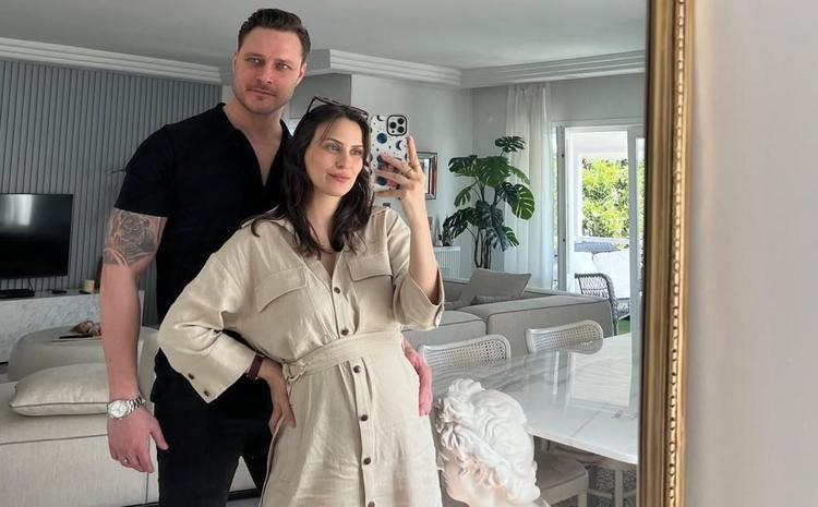 EŞİNİN DOĞUM GÜNÜNÜ KUTLADI